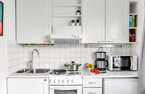 Punavuori Apartment | Design District w King Bed, Netflix, tram&bus near