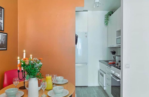 Punavuori Apartment | Central Jugend House in Walkable Area. Tram/Bus 200m. Netflix/Wi-Fi.