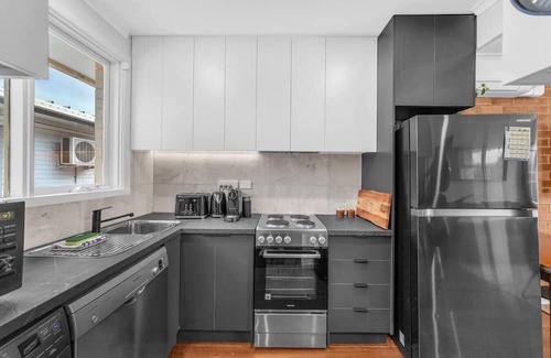 Albion Apartment | Vintage Groove at the Garden End