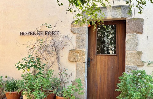 Ullastret Apartment | EL FORT DúLLASTRET, Apartment 1: Studio with King Size Bed