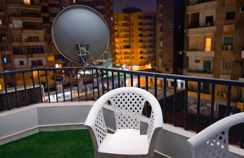 Nasr City House | Spacious 3BR Near Airport + City Stars + Pyramids| Sleeps 10