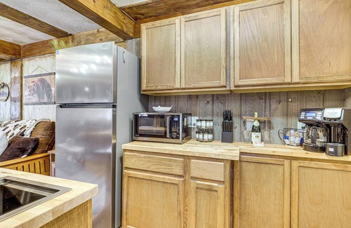 Utah Ski Country Apartment | Eureka Main Street Retreat Near ATV Trails & Mines