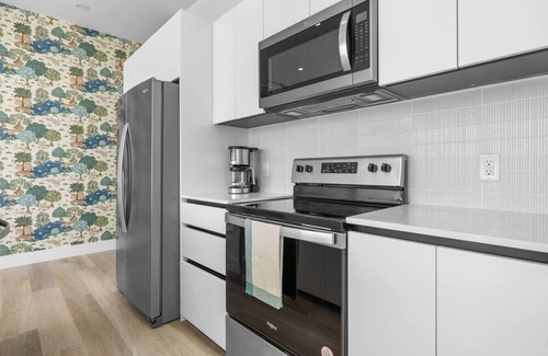 Northwest Point Apartment | Oceanfront Sunset Patio w/BBQ + Pool, Gym & Spa