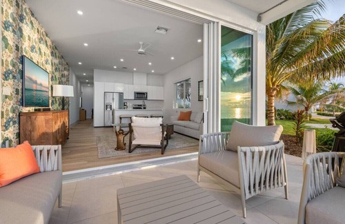 Northwest Point Apartment | Oceanfront Sunset Patio w/BBQ + Pool, Gym & Spa