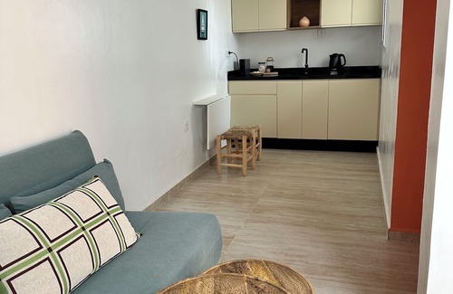 Hay El Farah Apartment | Quiet, bright apartment combining Moroccan craftsmanship and modern comfort.
