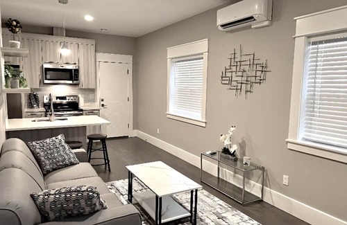 Clackamas House | Modern Charming Unit in enjoyable in Clackamas with AC