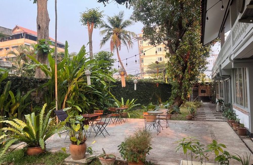 Chang Phueak House | Stay in Style: Cozy AC Room, Tropical Garden & Prime Location.