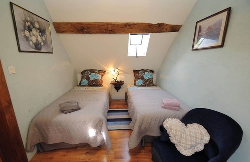 Saint-Germain-des-Grois Bed & Breakfast | Superb percheronne house surrounded by greenery. the fireplace will warm you up.