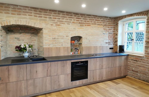 Presseck House | Holiday Home 'Alte Schlosserei' with Private Terrace, Private Garden and Wi-Fi