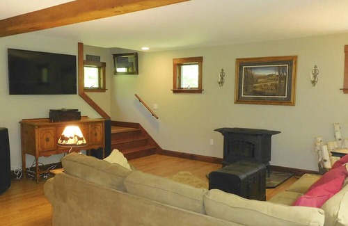 Gardiner House | Spacious river home w/pellet stove, outdoor dining area, fire pit, & BBQ grill