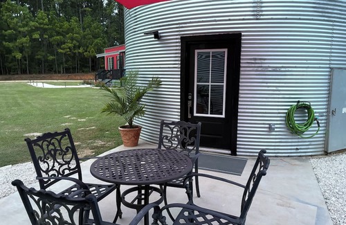 Navasota Cabin | One of a kind grain bin silo cabin getaway near wedding venues and A&M!