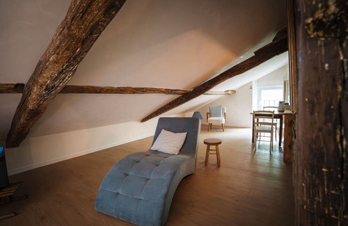 La Bastide-Clairence Bed & Breakfast | Bed and Breakfast 'Maison Perbos 1556 - Ursuya' with Shared Pool, Wi-Fi and Air Conditioning