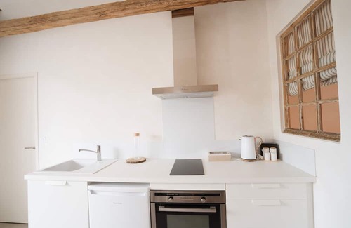 La Bastide-Clairence Bed & Breakfast | Bed and Breakfast 'Maison Perbos 1556 - Ursuya' with Shared Pool, Wi-Fi and Air Conditioning