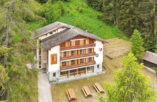 Les Mayens-de-Sion Ski Chalet | Chalet in Les Agettes with balcony