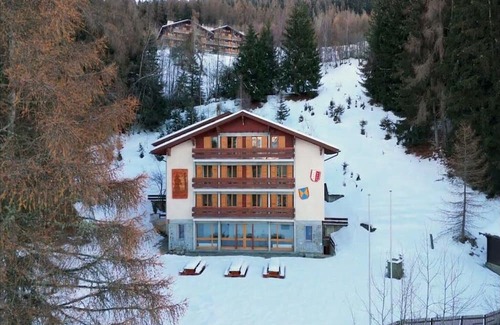 Les Mayens-de-Sion Ski Chalet | Chalet in Les Agettes with balcony