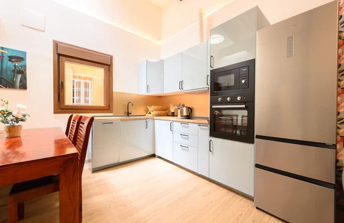 Almenara Apartment | Modern Duplex with 2 Bedrooms, Fitted Kitchen - Comfort and Style