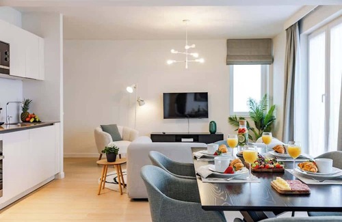 Plasky Apartment | 3BR NATO & EU Apartment - FreeLuggage Room