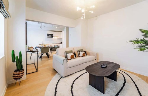 Plasky Apartment | Luxurious 2-BR flat Near NATO & EU