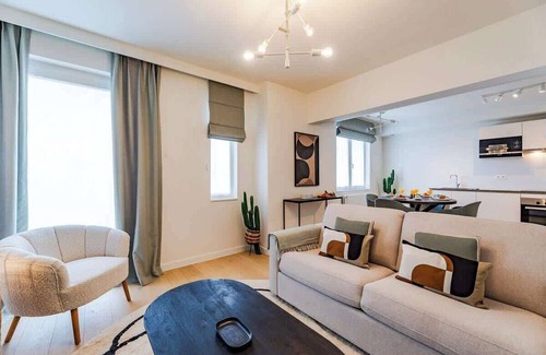 Plasky Apartment | Luxurious 2-BR flat Near NATO & EU