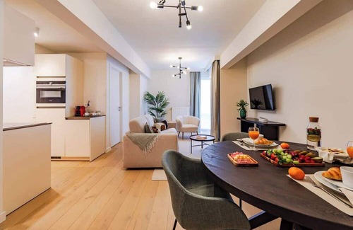 Plasky Apartment | NATO&EU 1BR Aprt- Free Luggage Room