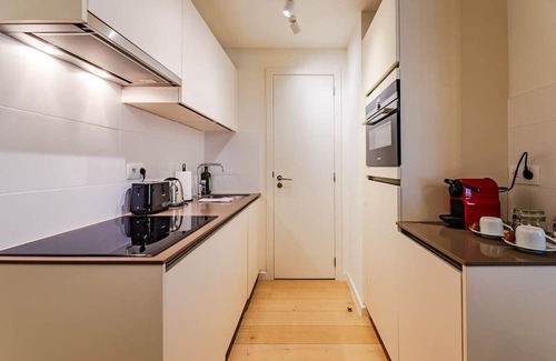 Plasky Apartment | NATO&EU 1BR Aprt- Free Luggage Room
