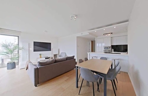 Northern Quarter Apartment | Stylish 2BR Apartment with Balcony