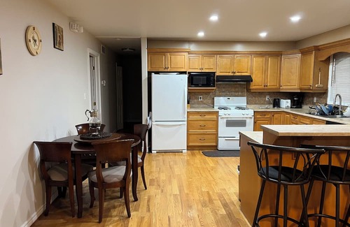 Colborne House | Spacious 4-Bedroom Retreat Near Presqu'ile Park