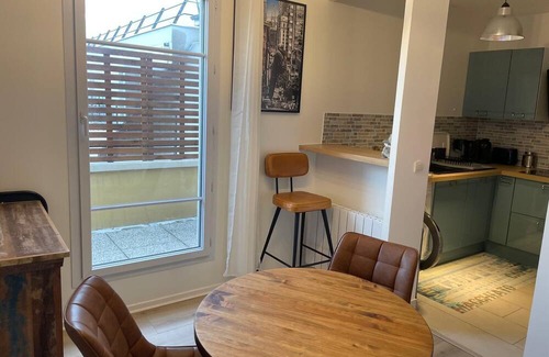 Conflans-Sainte-Honorine Apartment | Cosy modern apartment - 4 min walk from station