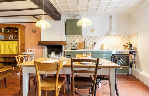 Moret-sur-Loing Cottage | Charming renovated air-conditioned cottage, historic center of Moret-sur-Loing