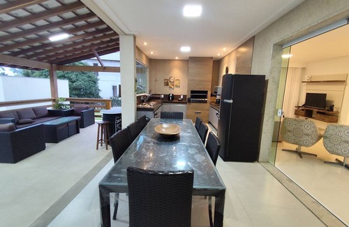 Lameirao House | Family home, swimming pool and soccer field, in a gated community.