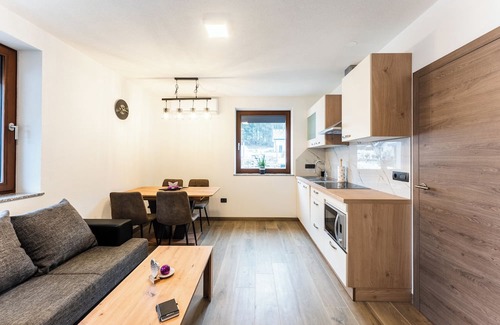 Skofja Loka Apartment | Vila Hrastnica 2 Apartma Sivka famaly friendly only 3 km from Škofja Loka