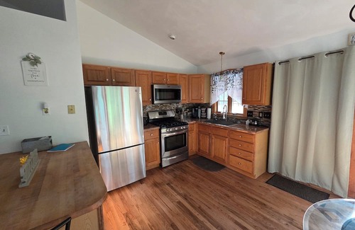 Renault House | In the County a Beautiful 2-bedroom house with its own privet lake