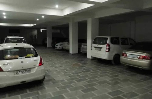 Varanasi Apartment | 1-bedroom bed & breakfast in lovely Varanasi with AC