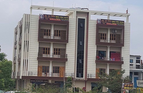Varanasi Apartment | 1-bedroom bed & breakfast in lovely Varanasi with AC