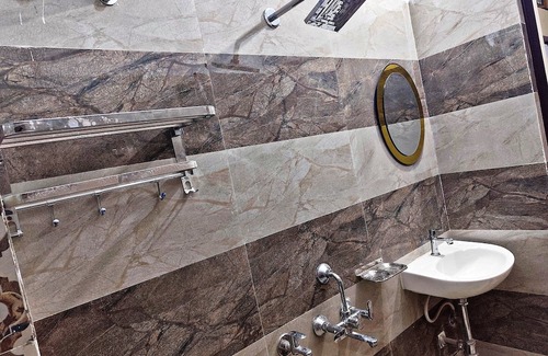 Varanasi Apartment | 1-bedroom bed & breakfast in lovely Varanasi with AC