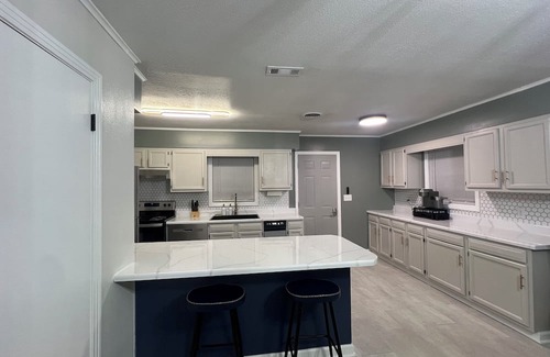 Vivian House | 10 Miles to Caddo Lake – 2BR/2BA Vivian Home Close to NCMC Hospital