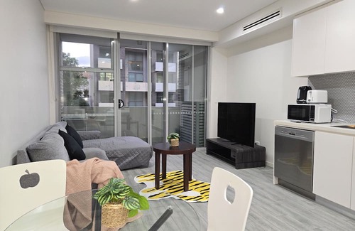 Camperdown Apartment | Camperdown one 02 Close to bus stop and SYD CBD