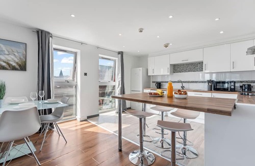 Nottingham City Centre Apartment | Stunning 3BR City View Apt W/Parking+WiFi
