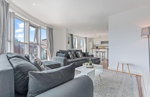 Nottingham City Centre Apartment | Stunning 3BR City View Apt W/Parking+WiFi