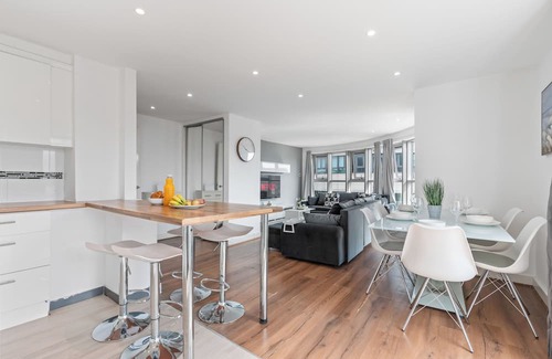 Nottingham City Centre Apartment | Stunning 3BR City View Apt W/Parking+WiFi