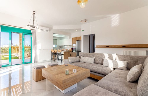 Analipsi Villa | Sandi villa,near beach and taverns,near Hersonissos