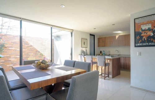 Tlajomulco de Zuniga House | Family Residencia Galicia
