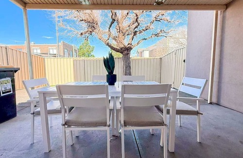 Caroline Springs House | StayAU Family Haven Pet-Friendly Caroline Springs