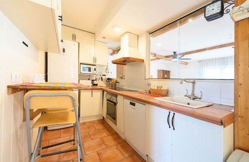 Villa de Vallecas Apartment | Family Flat with Terrace and Swimming Pool in Private Urbanisation- Madrid
