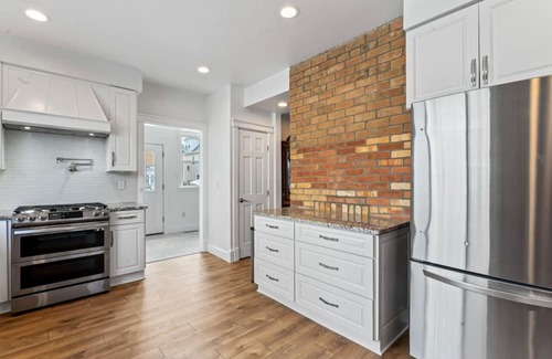 Monaca House | Elegant Family Haven