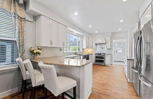 Monaca House | Elegant Family Haven