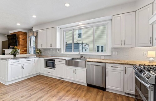 Monaca House | Elegant Family Haven