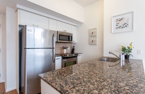 Bay Cloverhill Condo | Modern 1BR Downtown Toronto | Monthly Rental | Steps to UT & Financial District