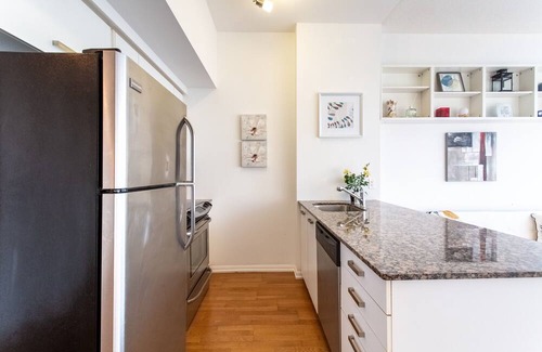 Bay Cloverhill Condo | Modern 1BR Downtown Toronto | Monthly Rental | Steps to UT & Financial District