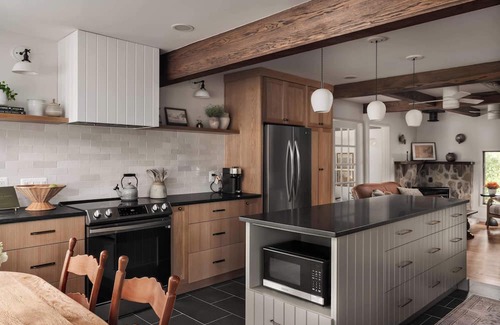 Fishers Hill Cabin | New: Luxury Retreat w/Hot Tub, Grill, Fire Pit, & More on Shenandoah River